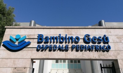 ROMA: BAMBINO CADE DALLA FINESTRA DEL B&B