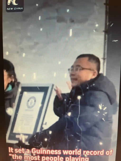 Cina: nuovo Guinness World Record per il gioco con le trottole