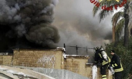 ROMA: INCENDIO MEZZOCAMMINO, LA RIMOZIONE DEI RIFIUTI