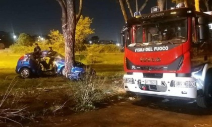 ROMA: AUTO CONTRO ALBERO, DUE MORTI E 4 FERITI
