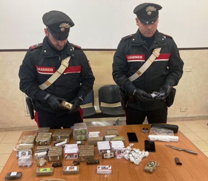 ROMA: DROGA E ARMI, ARRESTI E SEQUESTRI