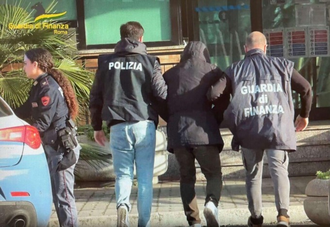 ROMA: TASSI USURAI DA CAPOGIRO, ARRESTATO