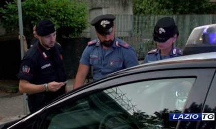 APRILIA: SPARI CONTRO UN’AUTO PARCHEGGIATA