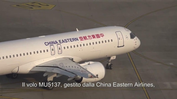 Cina: aereo di linea C919 vola su nuova rotta regolare