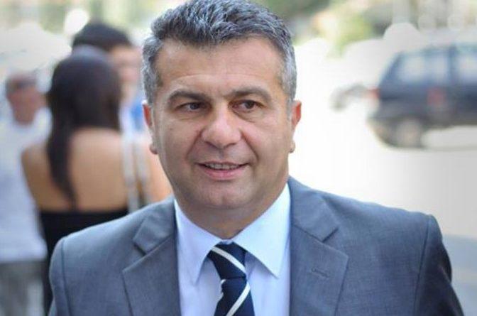 Ambulante contesta il sindaco Salera durante un sopralluogo: tensione in centro