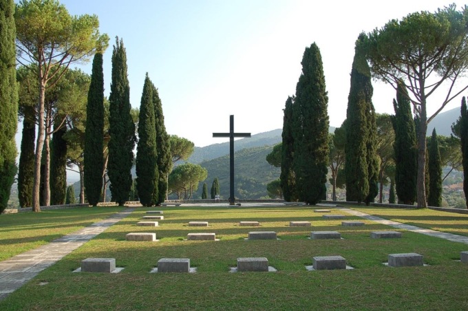 CASSINO: SALUTO ROMANO AL CIMITERO, LE CONDANNE