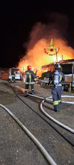 ROMA: BARACCHE IN FIAMME ALL’IDROSCALO