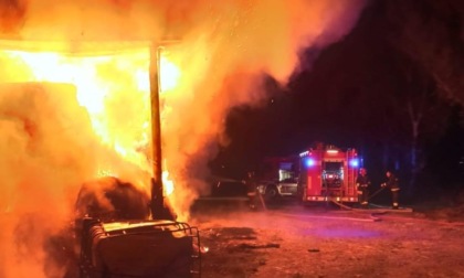 LATINA: INCENDIO DISTRUGGE AZIENDA AGRICOLA