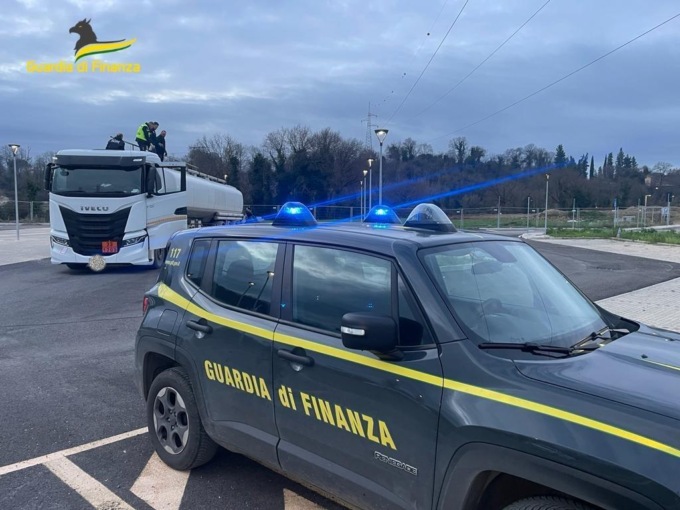 RIETI: SEQUESTRATI 36 MILA LITRI DI GASOLIO