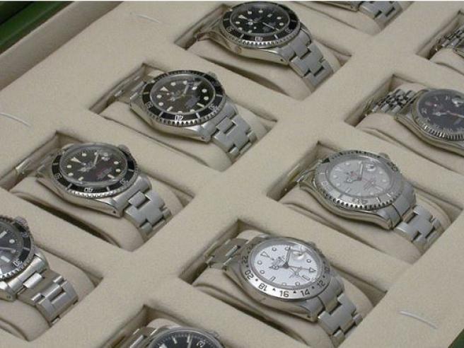ROMA: FURTO DI ROLEX E CONTANTI
