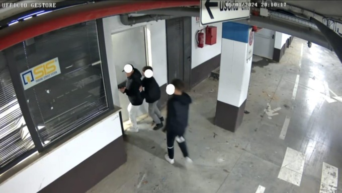 FONDI: VANDALI AL PARCHEGGIO, CHIUSURA DAL 15 GENNAIO