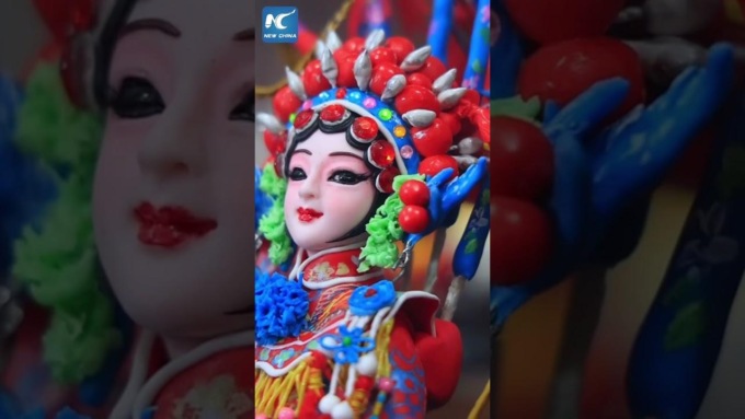 Vivaci sculture di pasta realizzate da un artista cinese