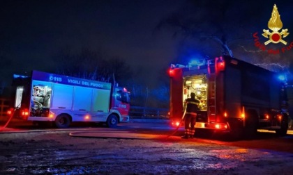 GAETA: DUE STABILIMENTI BALNEARI A FUOCO