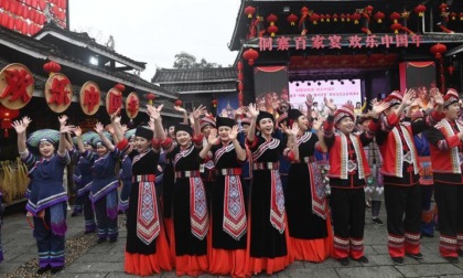 Cina: gala del villaggio per la Festa di primavera nel Guangxi