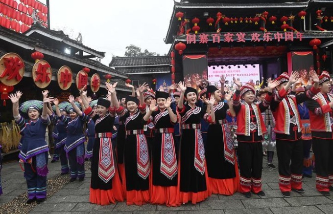 Cina: gala del villaggio per la Festa di primavera nel Guangxi