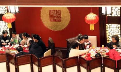 Cina: cena di riunione familiare alla vigilia del Capodanno lunare 