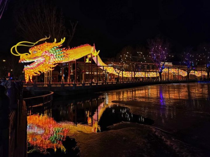 Cina: installazione luminosa per il Capodanno lunare a Pechino