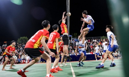 Cina: Hainan, partita a pallavolo in un villaggio a Wenchang (1)