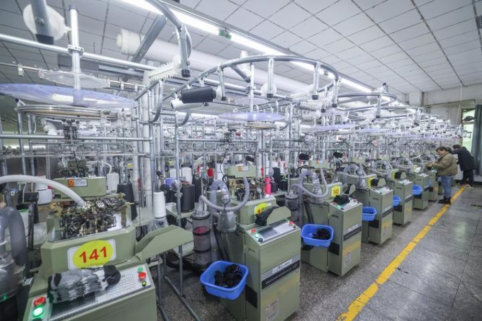 Cina: industria delle calze a Zhuji, nella provincia dello Zhejiang