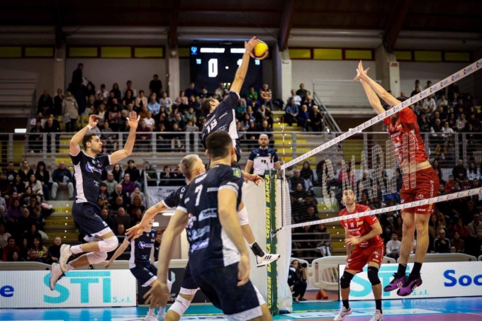 PALLAVOLO SUPERLEGA: DANIELE MAZZONE RESTA AL CISTERNA