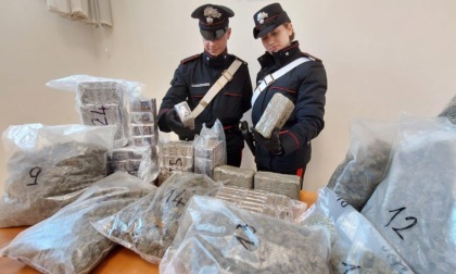 FIUMICINO: TROVATO IN CASA CON 40 CHILI DI DROGA, ARRESTATO