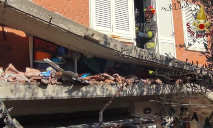 ROMA: CROLLA BALCONE, MUORE UNA DONNA