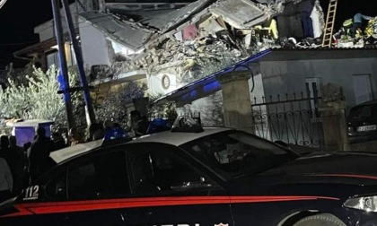 TERRACINA: CROLLA VILLETTA, CINQUE FERITI
