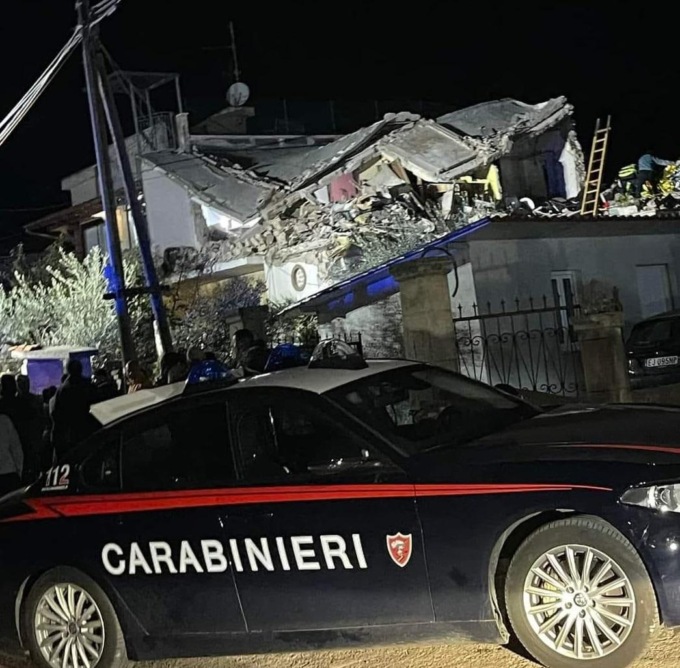 TERRACINA: CROLLA VILLETTA, CINQUE FERITI