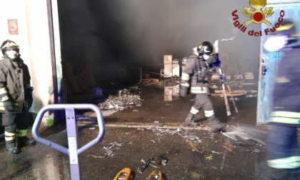 POMEZIA: INCENDIO NEL CAPANNONE, DANNI INGENTI