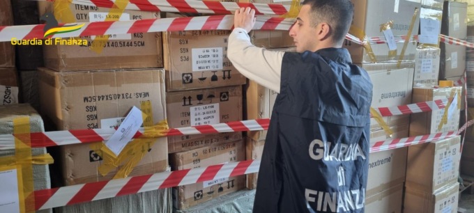 ROMA: CONTRAFFAZIONE, MAXI SEQUESTRO