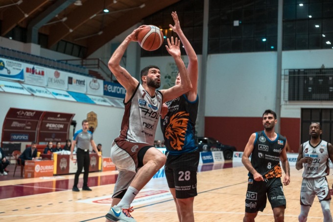 BASKET: BENACQUISTA LATINA, SALVEZZA APPESA AD UN FILO