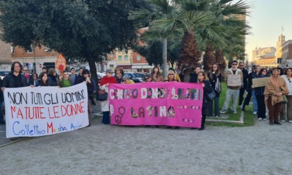 LATINA: DUPLICE OMICIDIO, SIT-IN IN PIAZZA