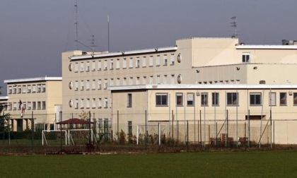 VELLETRI: TENTA DI STRANGOLARE UN AGENTE IN CARCERE