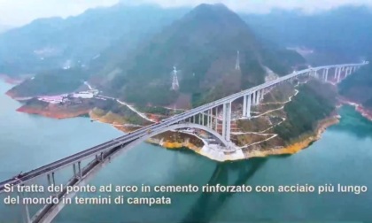 Cina: Guangxi, apre al traffico grande ponte ad arco