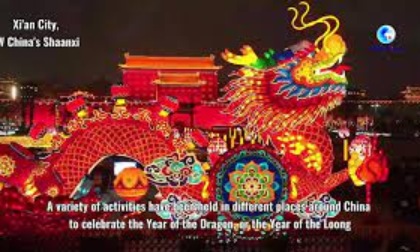 Cinesi accolgono il Capodanno lunare con aspirazioni e vitalità