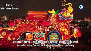 Cinesi accolgono il Capodanno lunare con aspirazioni e vitalità