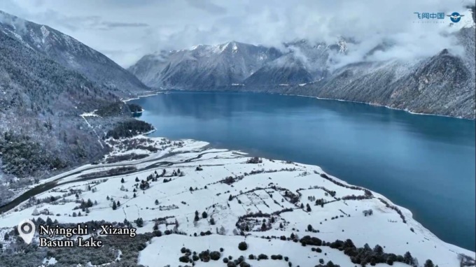 Cina: Xizang, il lago Basum dopo una nevicata