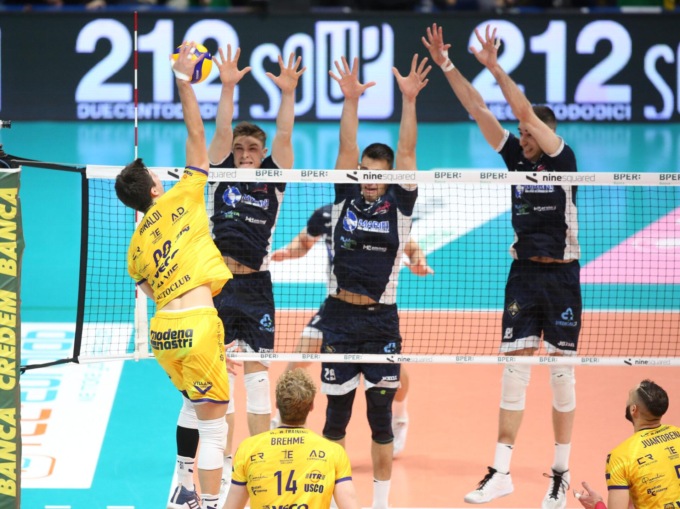 PALLAVOLO SUPERLEGA: MODENA-CISTERNA 3-0