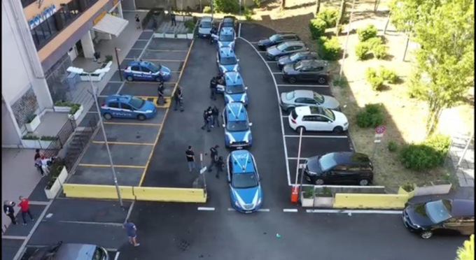 ROMA: COSTRINGE LA COMPAGNA A STARE IN CASA, ARRESTATO