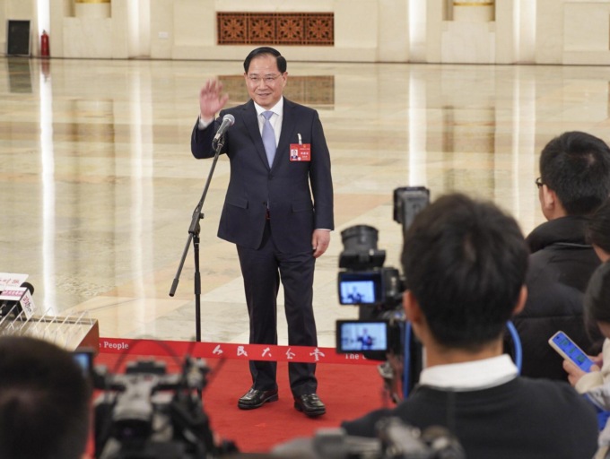 Cina: “due sessioni”, intervista a ministri (1)