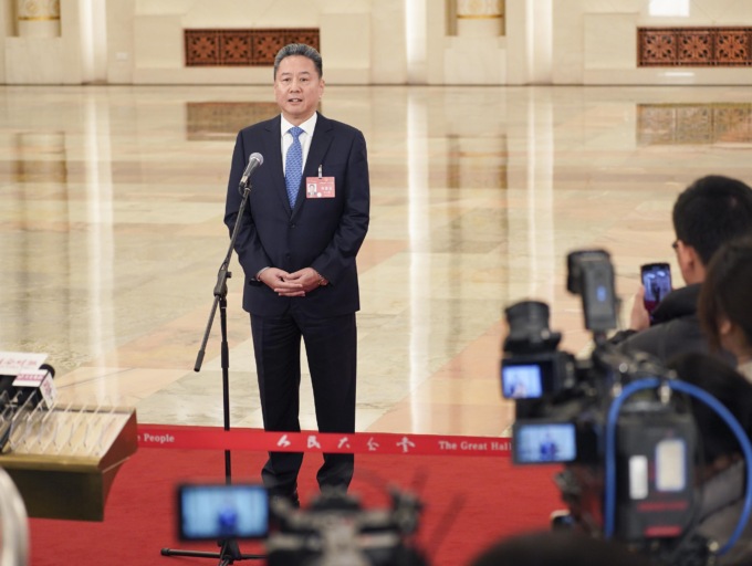 Cina: “due sessioni”, intervista a ministri (2)