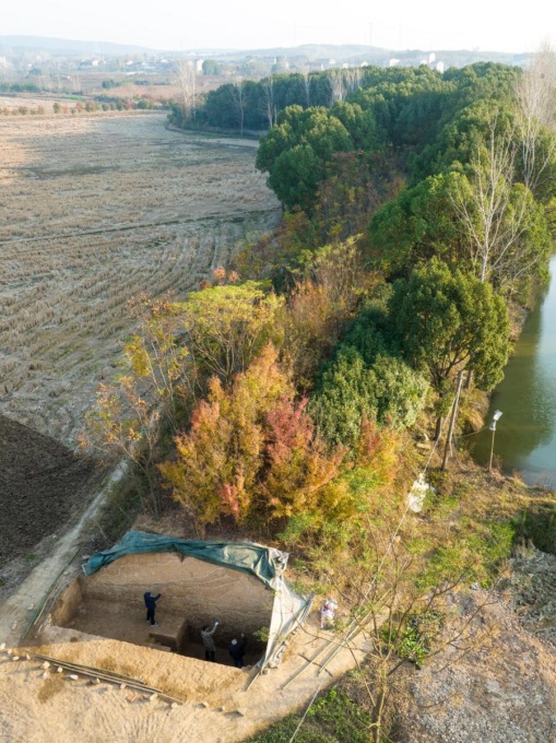 Cina: Hubei, scopriamo interno del sito di reperti di Qujialing (3)