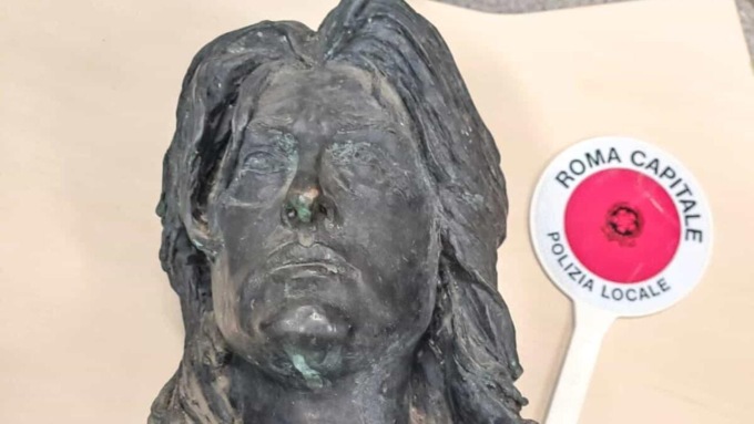 ROMA: SFREGIO AL BUSTO DI ANNA MAGNANI A TRASTEVERE