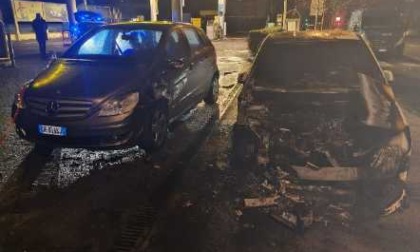 LATINA: DUE AUTO A FUOCO IN VIA ISONZO