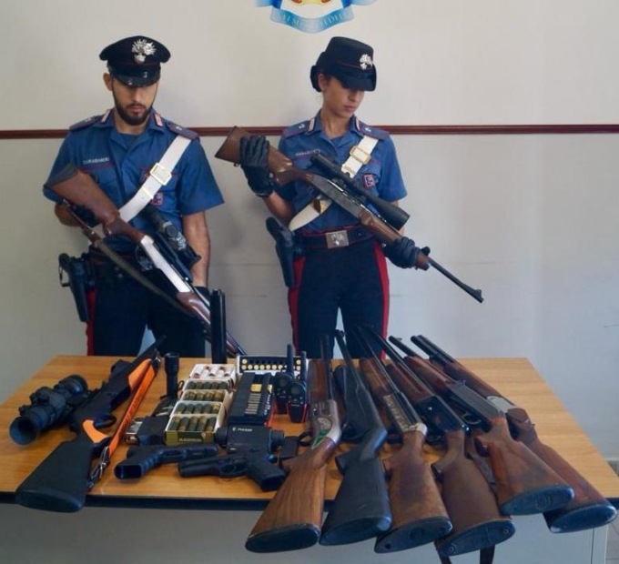 ROMA: PISTOLE, FUCILI E MUNIZIONI, I SEQUESTRI