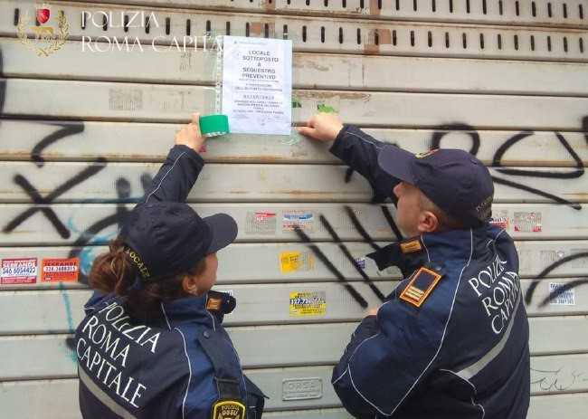 ROMA: CENTRO MASSAGGI HARD, DONNA ARRESTATA