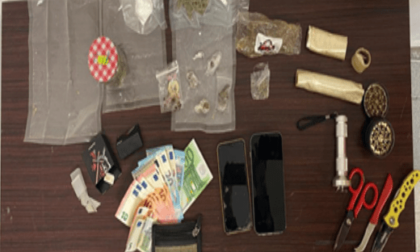 MINTURNO: GETTA DROGA NEL WC, ARRESTATO