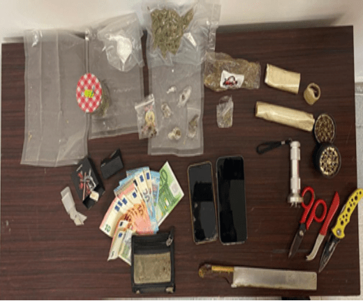 MINTURNO: GETTA DROGA NEL WC, ARRESTATO