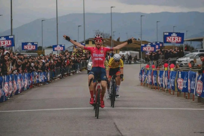CICLISMO JUNIORES: ENEA SAMBINELLO(IL PIRATA TEAM) VINCE IL GP BARONTI
