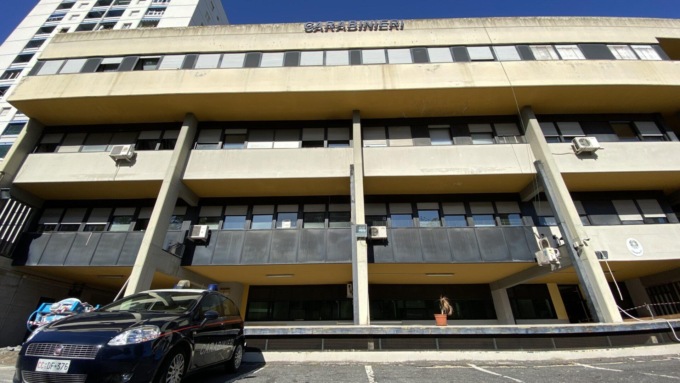 ROMA: CONTROLLI A TOR BELLA MONACA, CINQUE SPACCIATORI IN MANETTE
